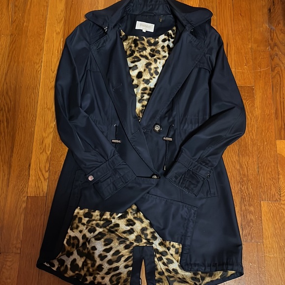 Laundry By Shelli Segal Jackets & Blazers - LAUNDRY S NAVY RAIN COAT. Leopard lining.  Size S.  Gorgeous.